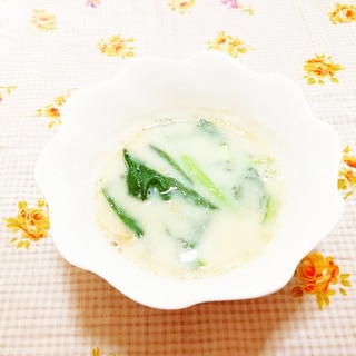 ブロッコリーの葉の豆乳スープ